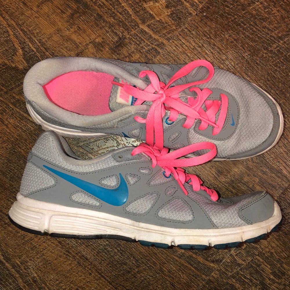 NIKE gym shoes